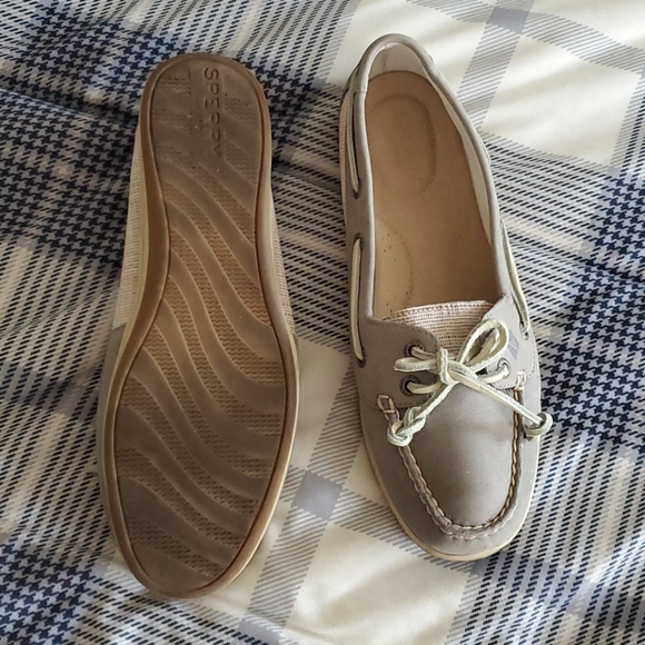 Sperry - Picture 2 of 5